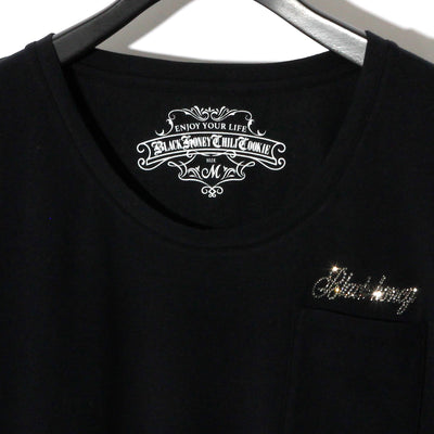 Swarovski Logo Pocket U Neck Tee / BLACK×BLACK