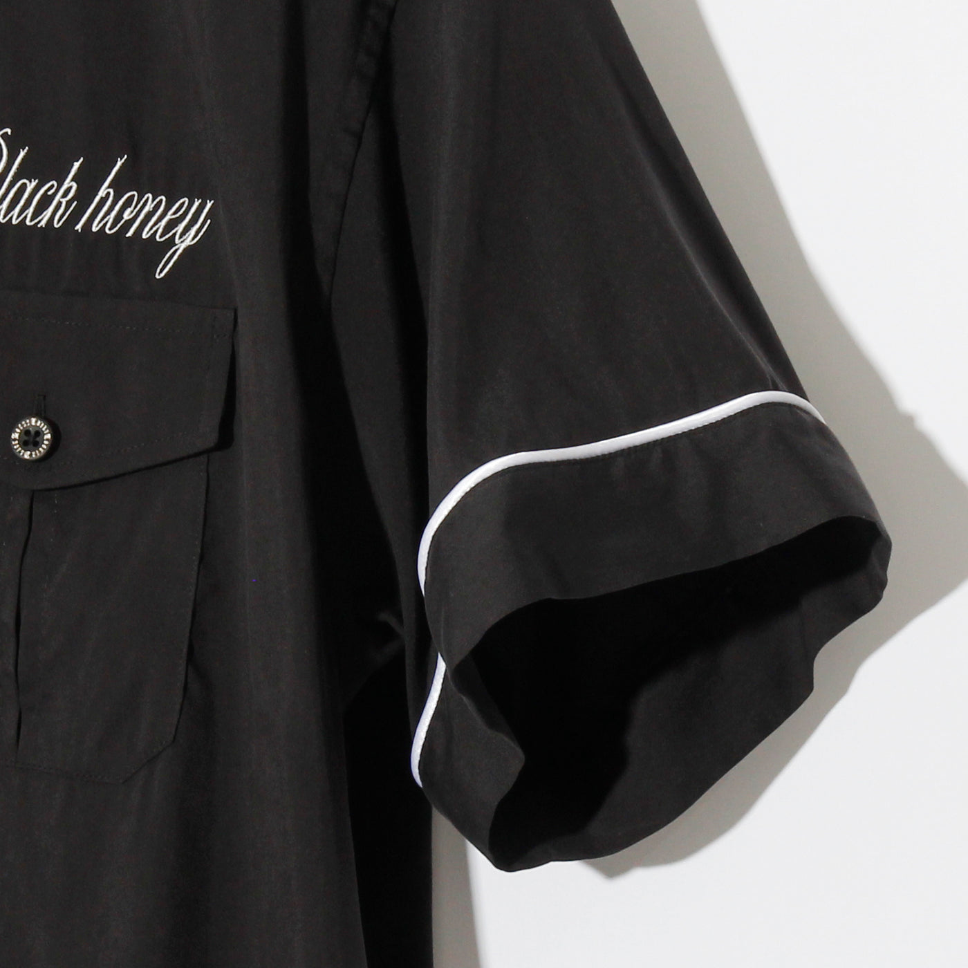 KISS & KILL Embroidery S/S Shirt / BLACK