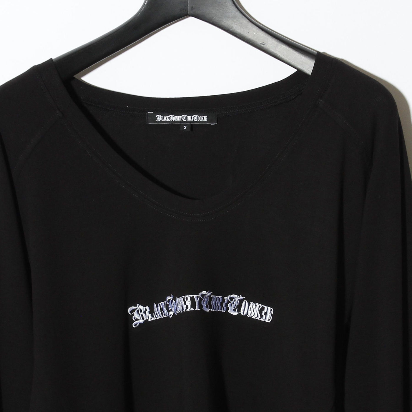 Embroidery Black Honey T / BLACK